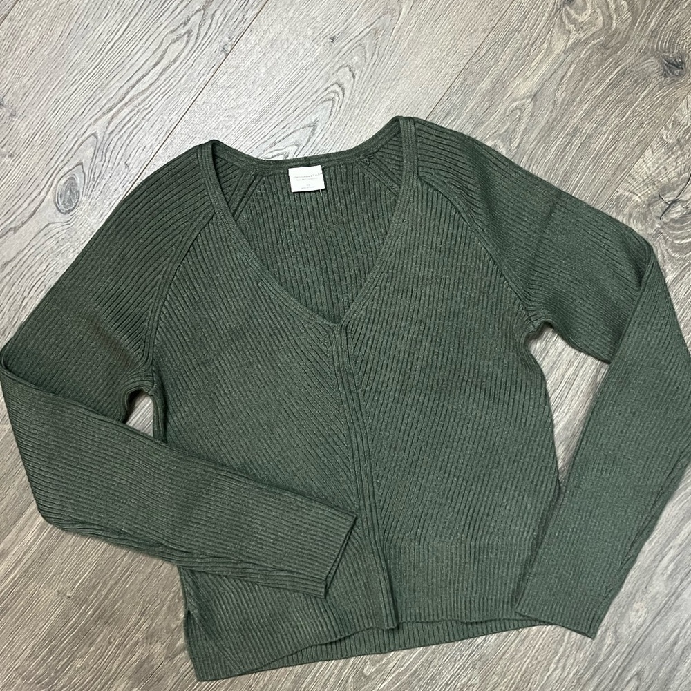 *NWT* Abercrombie & Fitch Soft AF Collection Ribbed V-Neck Sweater